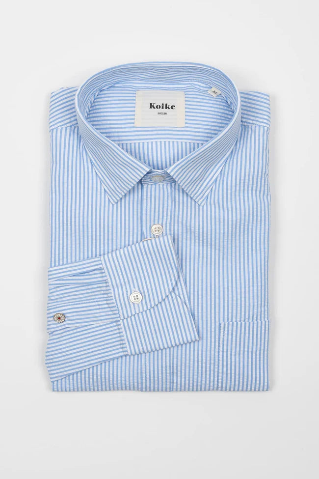 Camisa de rayas azules y blancas de Koike